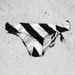 Roxy • black & white bikini bottom